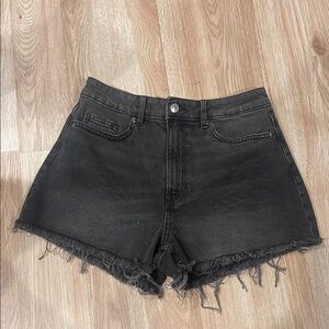 Women’s H&M black denim shorts - size 6